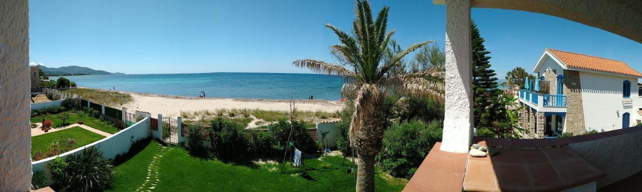 In Front Of The Beach - La Terrazza Sul Mare ฟลูมินิ ดิ กวาร์ตู ภายนอก รูปภาพ