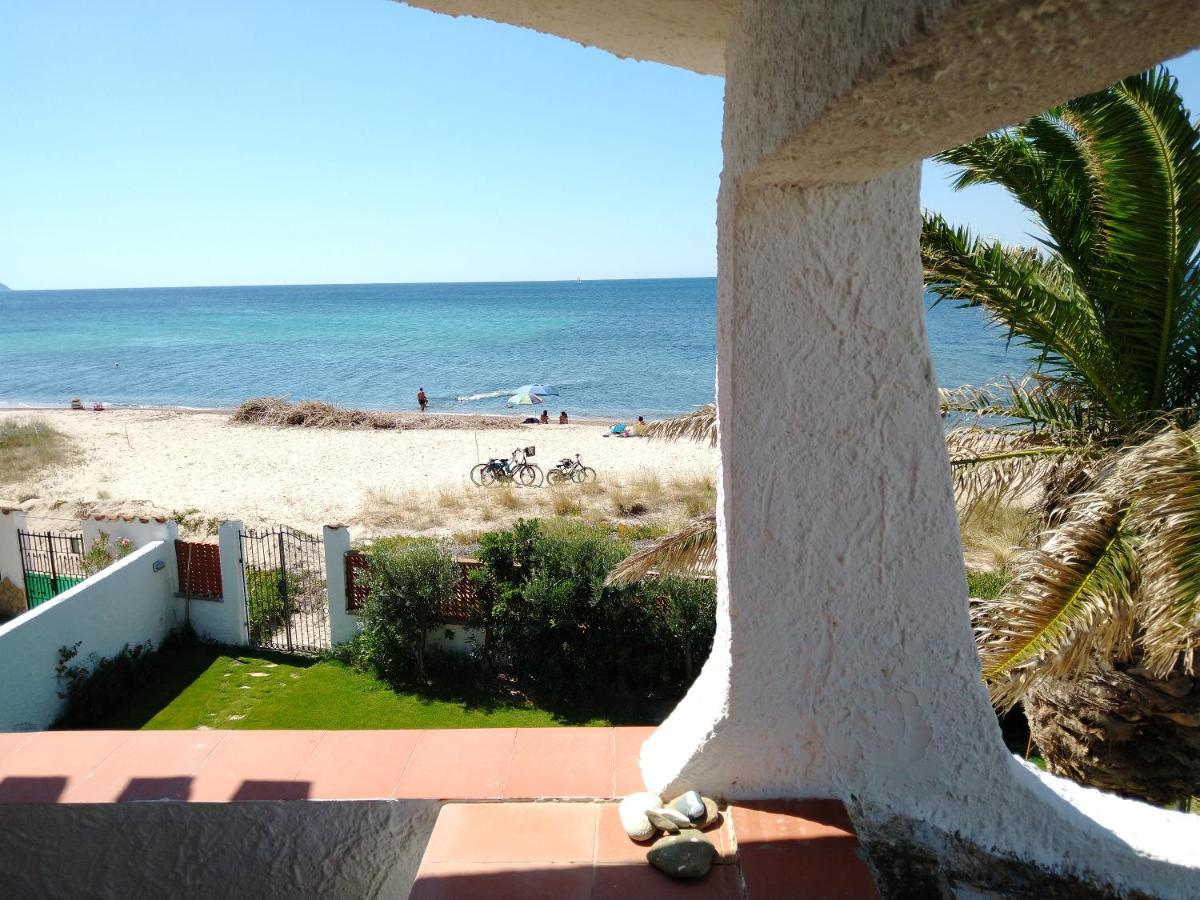 In Front Of The Beach - La Terrazza Sul Mare ฟลูมินิ ดิ กวาร์ตู ภายนอก รูปภาพ