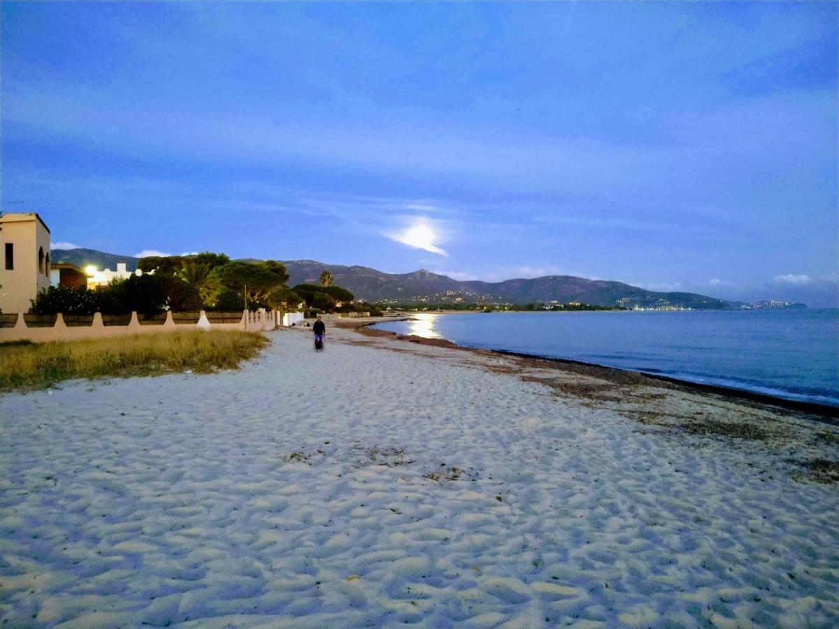 In Front Of The Beach - La Terrazza Sul Mare ฟลูมินิ ดิ กวาร์ตู ภายนอก รูปภาพ