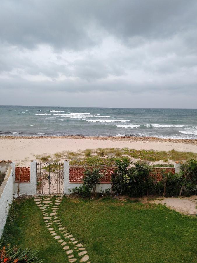 In Front Of The Beach - La Terrazza Sul Mare ฟลูมินิ ดิ กวาร์ตู ภายนอก รูปภาพ