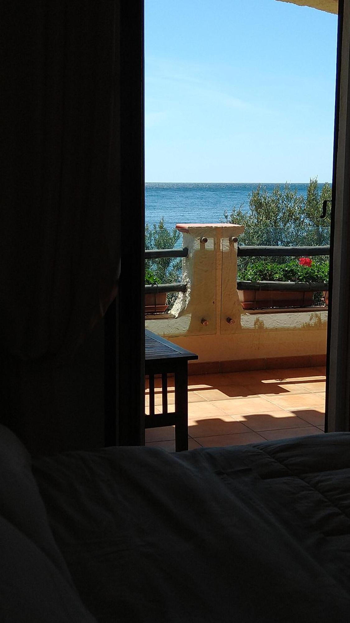 In Front Of The Beach - La Terrazza Sul Mare ฟลูมินิ ดิ กวาร์ตู ภายนอก รูปภาพ
