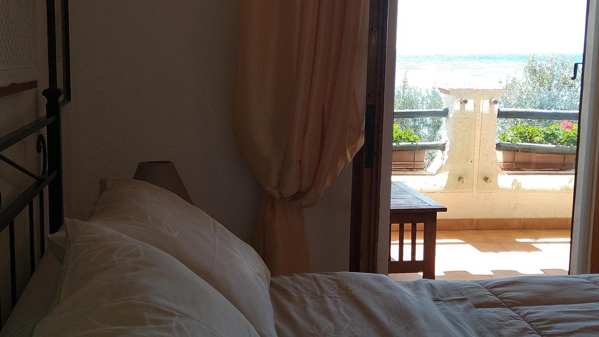 In Front Of The Beach - La Terrazza Sul Mare ฟลูมินิ ดิ กวาร์ตู ภายนอก รูปภาพ