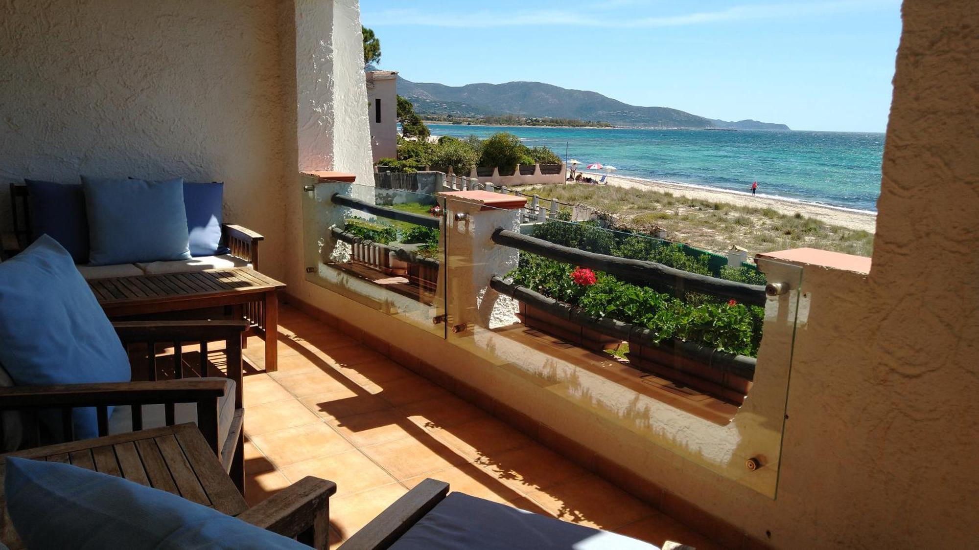 In Front Of The Beach - La Terrazza Sul Mare ฟลูมินิ ดิ กวาร์ตู ภายนอก รูปภาพ
